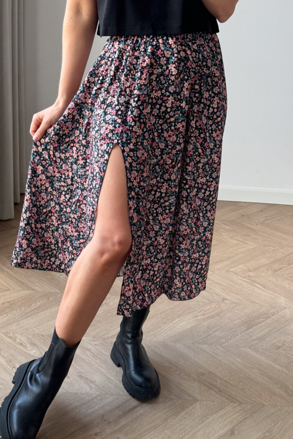SPÓDNICA WISKOZOWA CZARNA W PUDROWĄ ŁĄCZKĘ VALERIA 3
