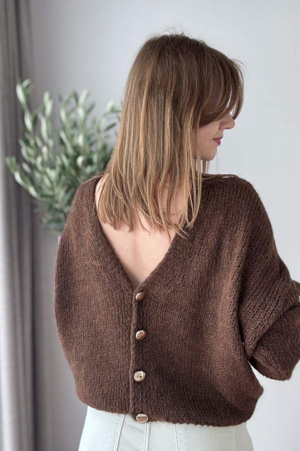 SWETER ROZPINANY CZEKOLADOWY PUDEŁKOWY FASON Z OZDOBNYM GUZIKIEM LUKRECJA 6