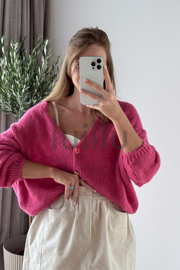 SWETER ROZPINANY POZIOMKA, PUDEŁKOWY FASON Z OZDOBNYM GUZIKIEM LUKRECJA 5