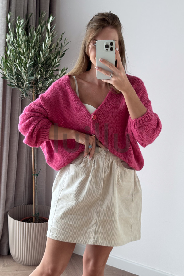 SWETER ROZPINANY POZIOMKA, PUDEŁKOWY FASON Z OZDOBNYM GUZIKIEM LUKRECJA 7