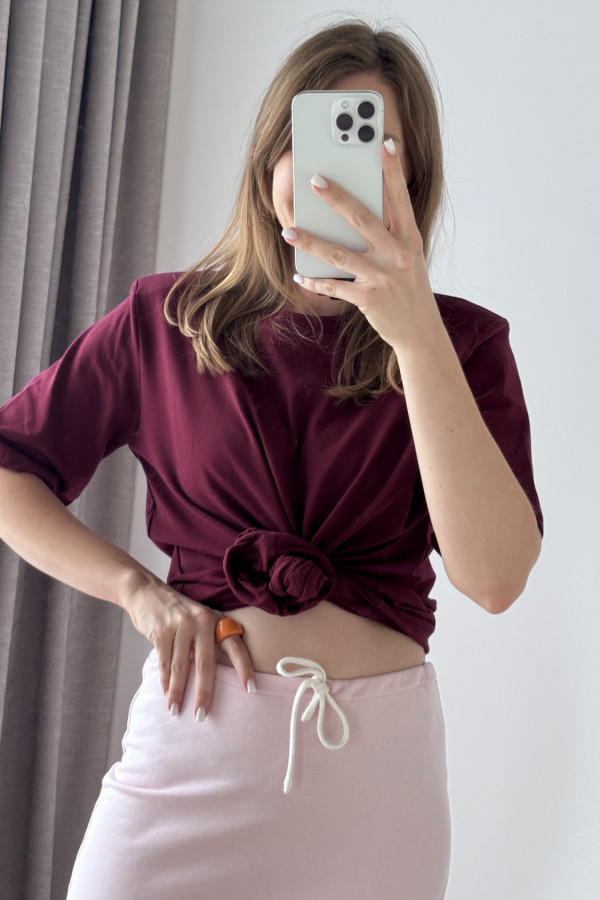 KOSZULKA BAWEŁNIANA Z RÓŻĄ I GUMKĄ DO WŁOSOW BURGUND ROSALINA