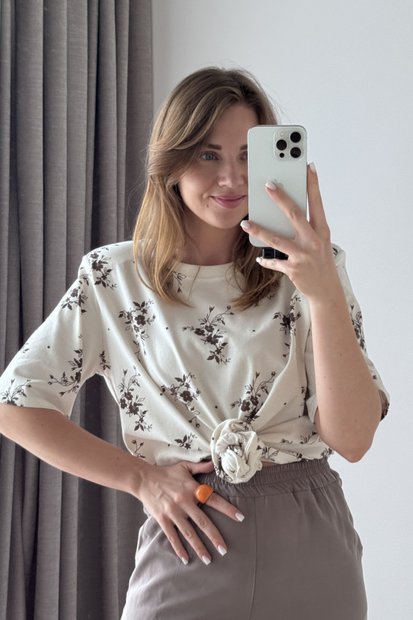 KOSZULKA BAWEŁNIANA Z RÓŻĄ I GUMKĄ DO WŁOSOW ŚMIETANA ROSALINA 3