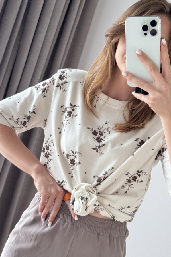 KOSZULKA BAWEŁNIANA Z RÓŻĄ I GUMKĄ DO WŁOSOW ŚMIETANA ROSALINA