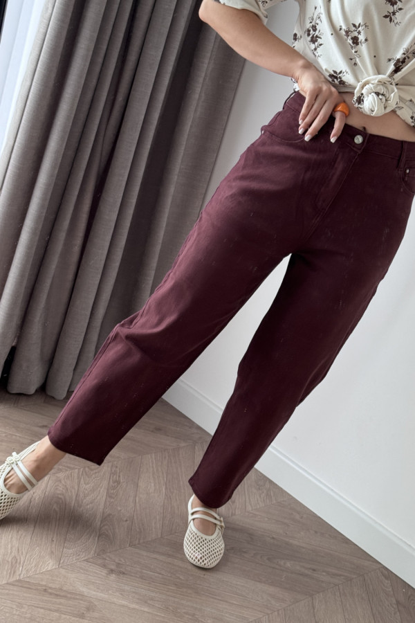 SPODNIE Z CIENKIEGO DŻINSU MOM FIT WINO