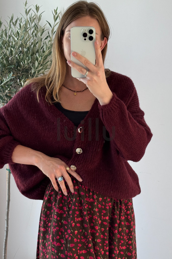 SWETER ROZPINANY BURGUNDOWY PUDEŁKOWY FASON Z OZDOBNYM GUZIKIEM LUKRECJA