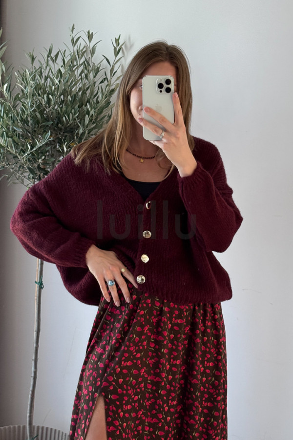 SWETER ROZPINANY BURGUNDOWY PUDEŁKOWY FASON Z OZDOBNYM GUZIKIEM LUKRECJA 4